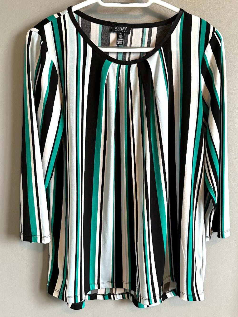 Jones New York Green,White, Black blouse Women's Large 3/4 sleeve